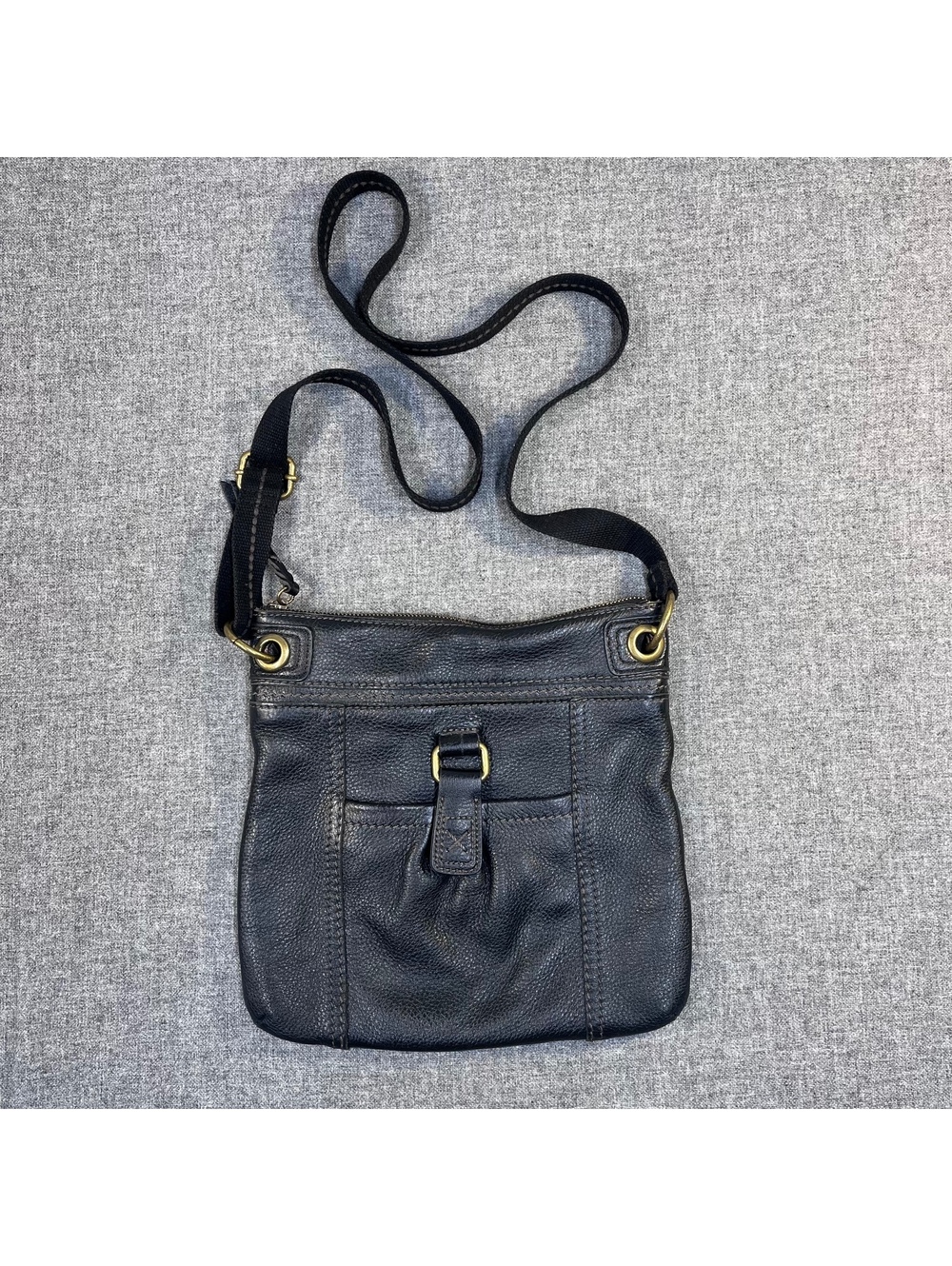 The Sak Kendra Pebbled Black Leather Crossbody Bag Adjustable Strap